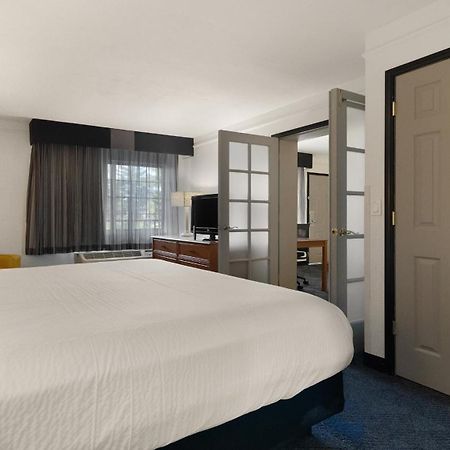 Howard Johnson By Wyndham Sacramento Downtown Exterior foto