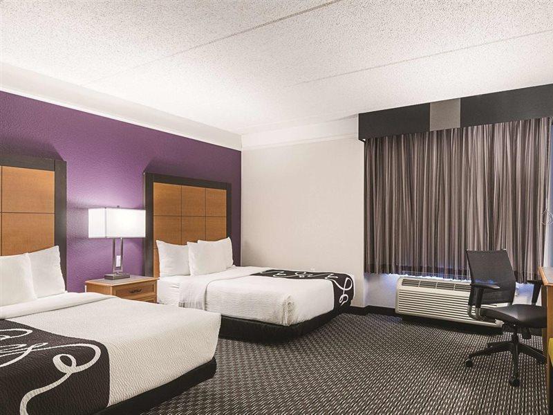 Howard Johnson By Wyndham Sacramento Downtown Exterior foto