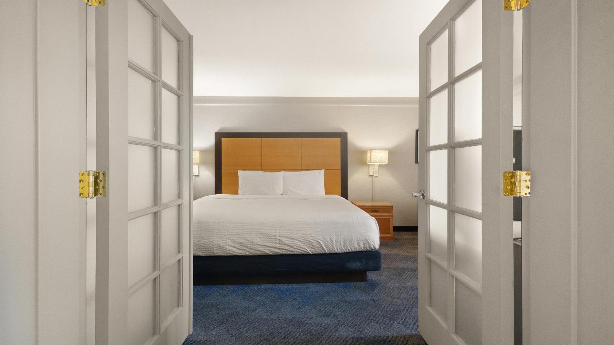 Howard Johnson By Wyndham Sacramento Downtown Exterior foto