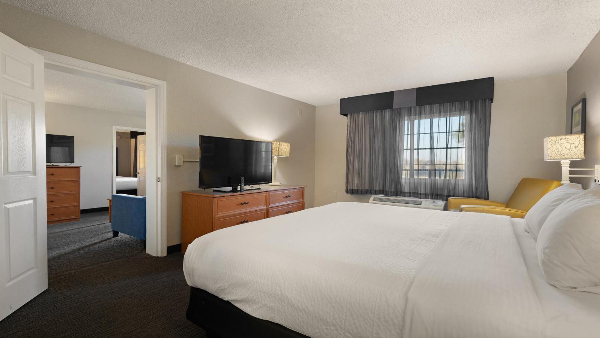 Howard Johnson By Wyndham Sacramento Downtown Exterior foto