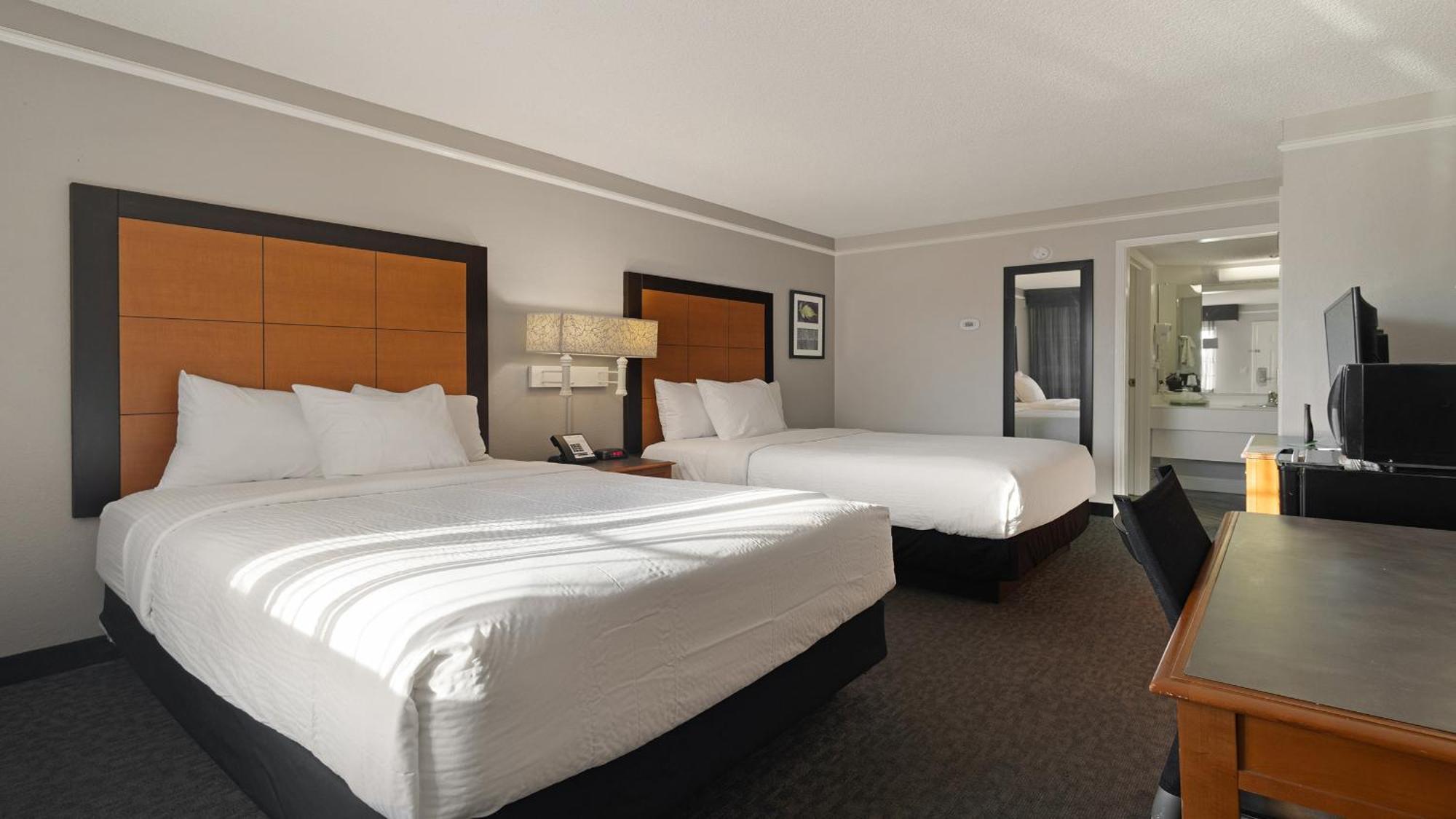 Howard Johnson By Wyndham Sacramento Downtown Exterior foto