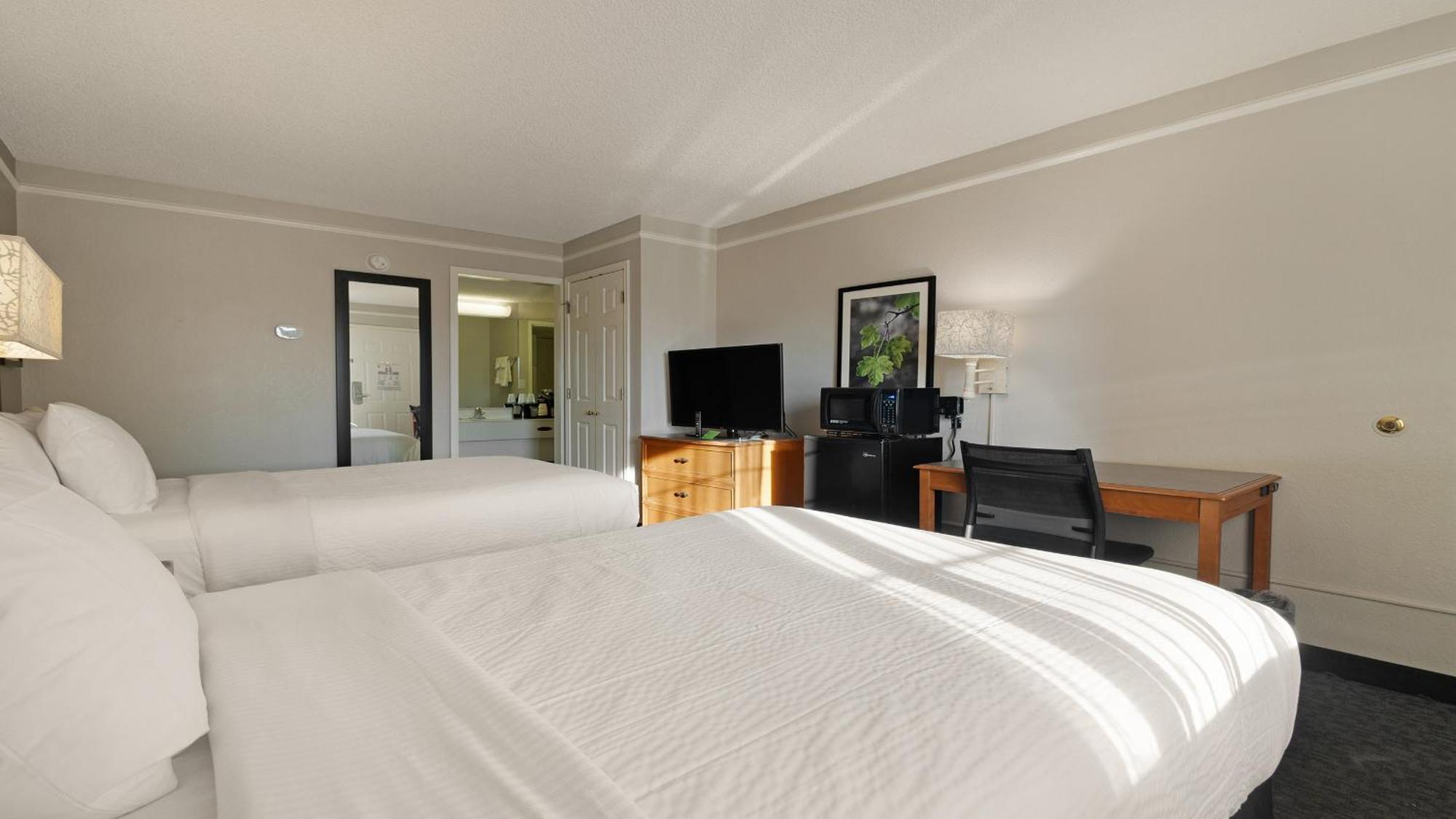 Howard Johnson By Wyndham Sacramento Downtown Exterior foto
