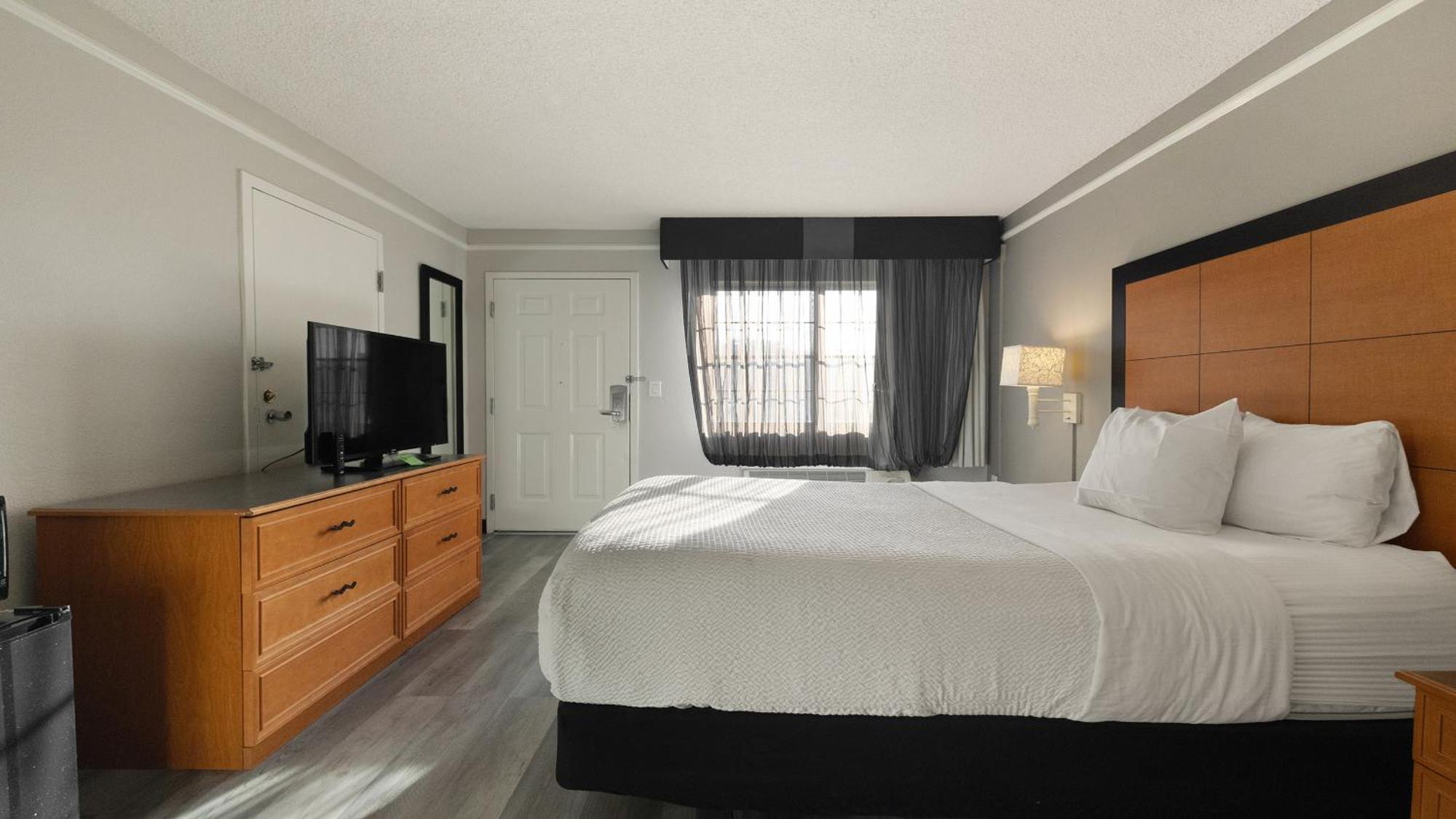 Howard Johnson By Wyndham Sacramento Downtown Exterior foto