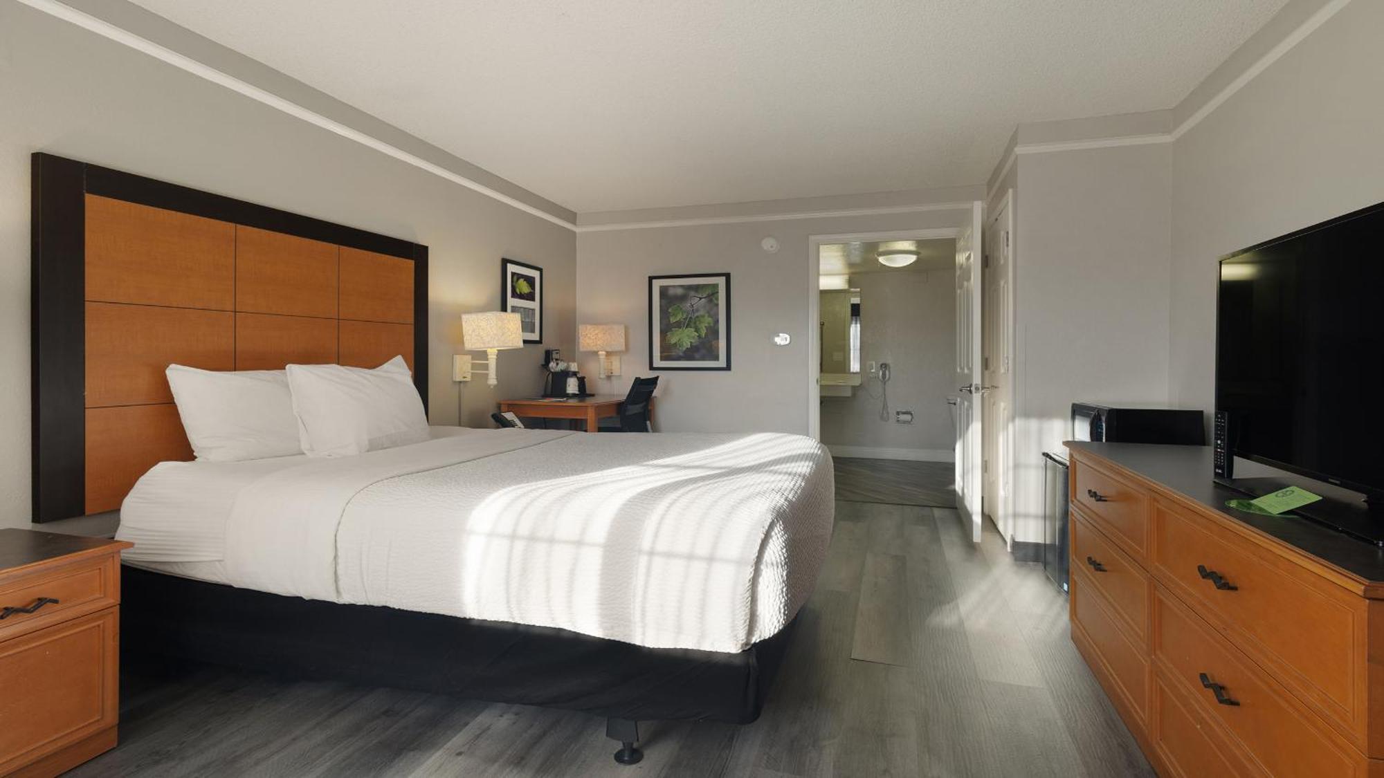 Howard Johnson By Wyndham Sacramento Downtown Exterior foto