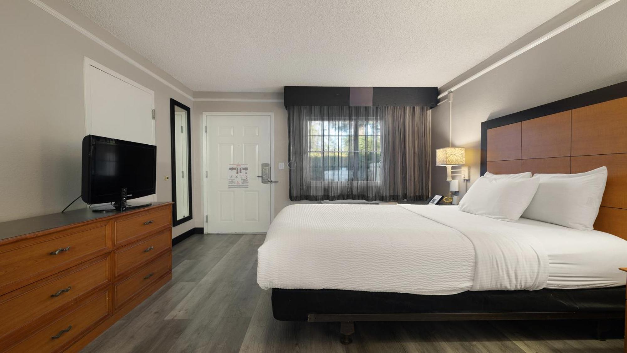 Howard Johnson By Wyndham Sacramento Downtown Exterior foto