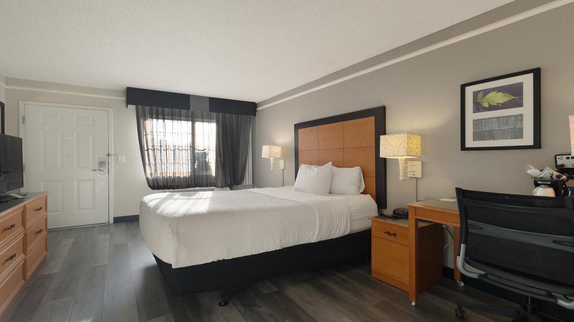 Howard Johnson By Wyndham Sacramento Downtown Exterior foto