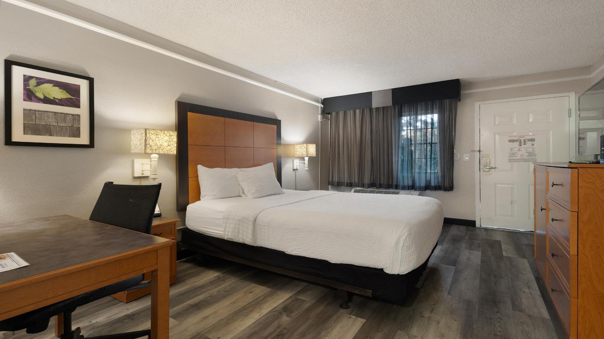 Howard Johnson By Wyndham Sacramento Downtown Exterior foto