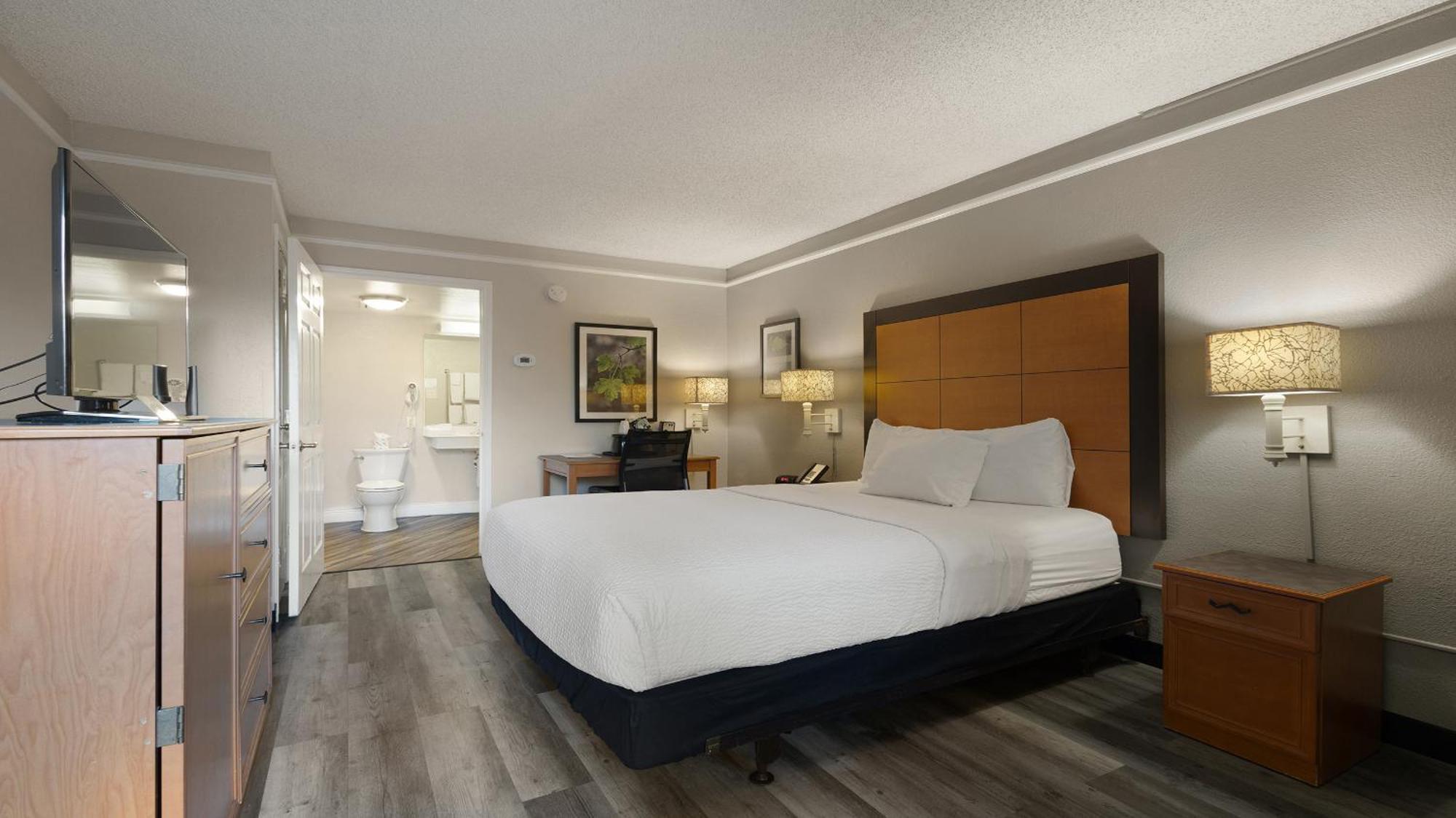 Howard Johnson By Wyndham Sacramento Downtown Exterior foto