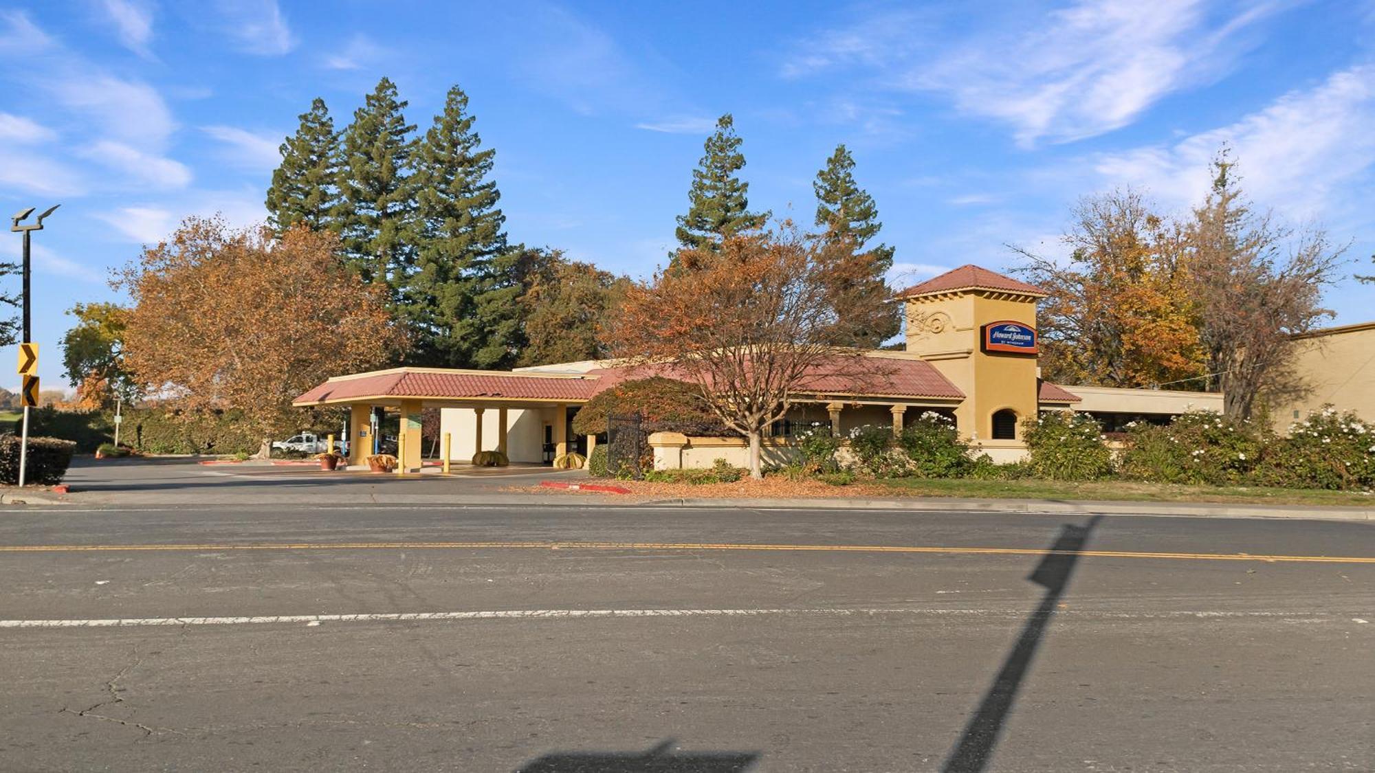 Howard Johnson By Wyndham Sacramento Downtown Exterior foto