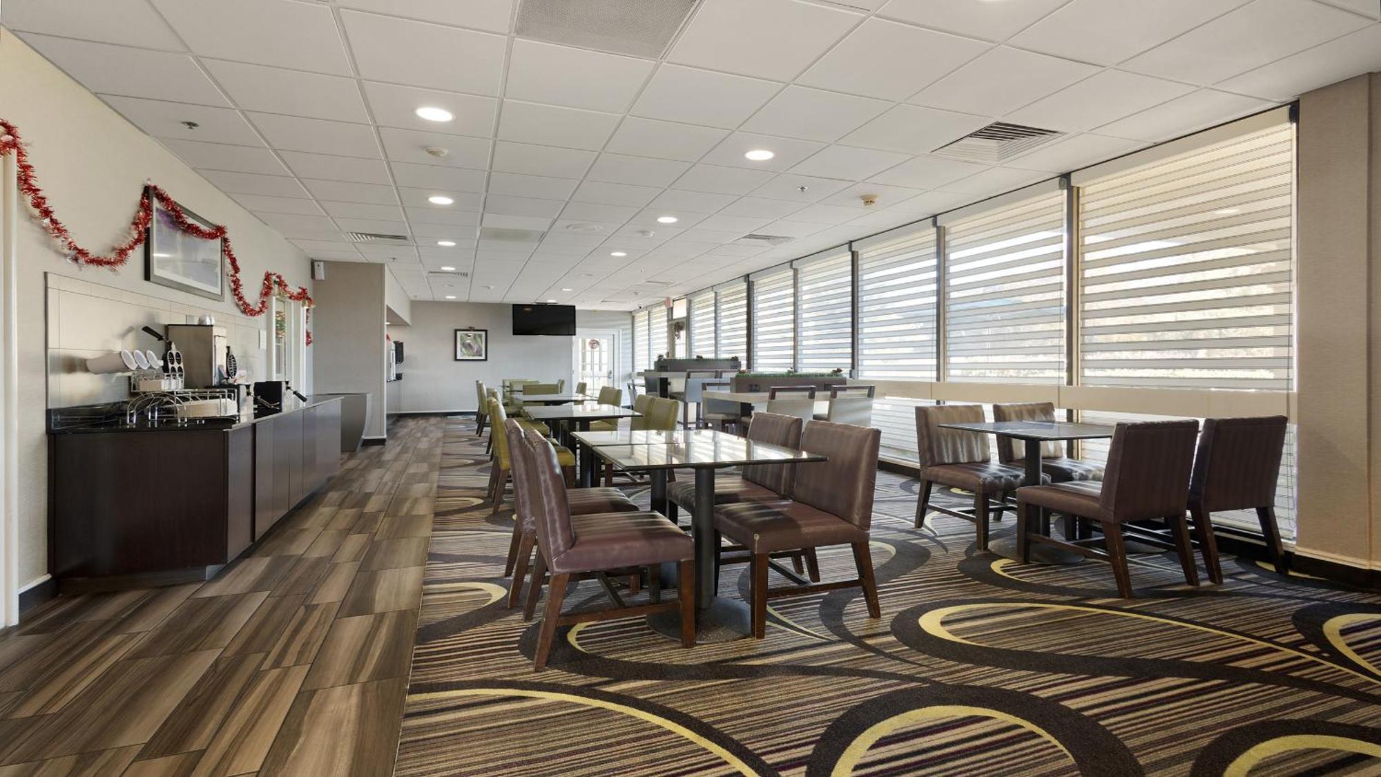 Howard Johnson By Wyndham Sacramento Downtown Exterior foto